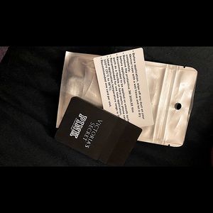 Victoria’s secret card holder phone Attachment